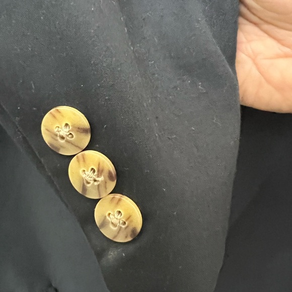 L L Bean mens blazer with gold buttons size 42R imported fabrics. - Picture 7 of 9